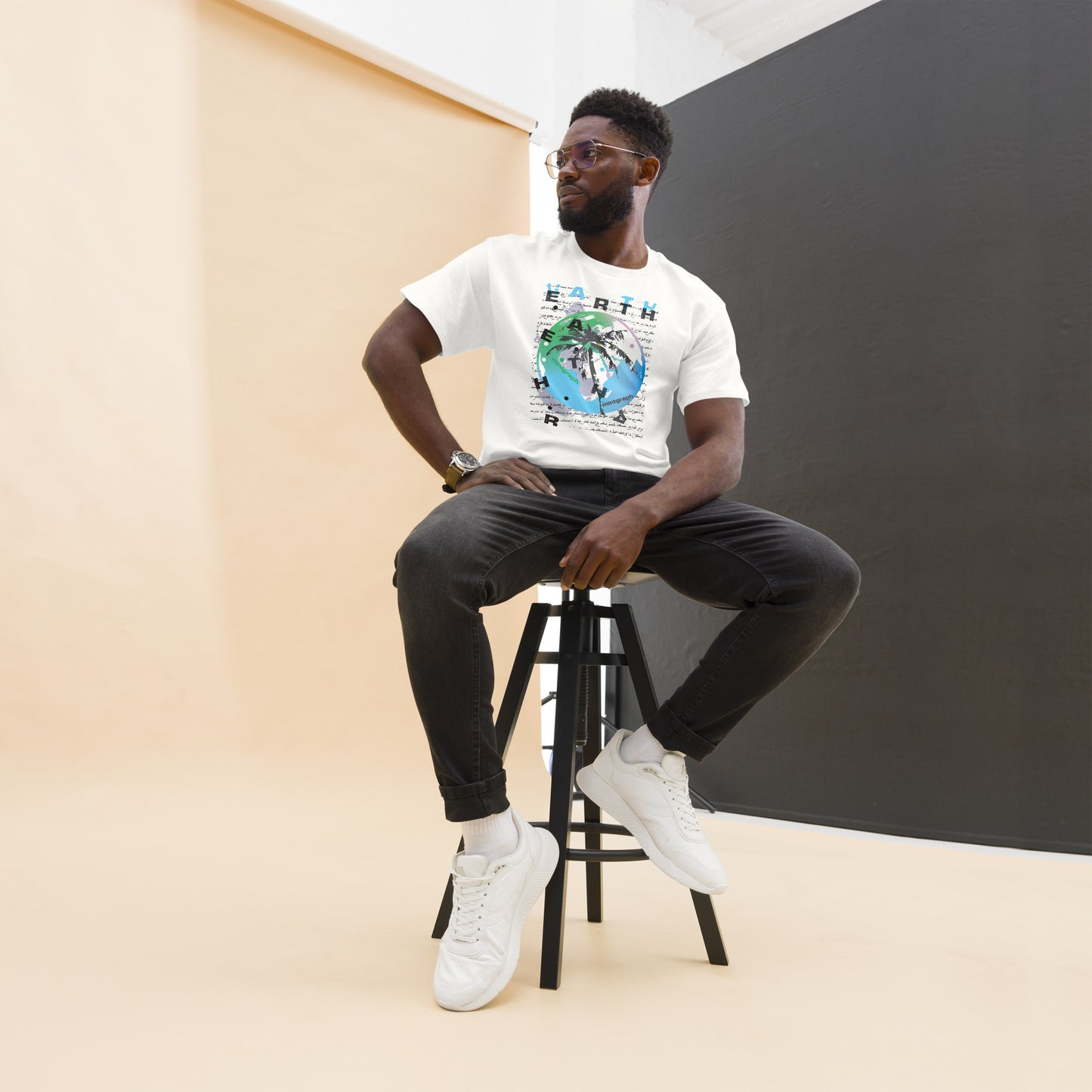 T-shirt classica con stampa design palma mondo